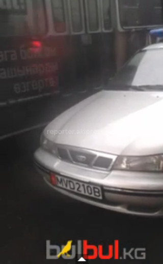 Сотрудник Патрульной милиции создал неудобства из-за парковки в неположенном месте <i>(видео)</i>