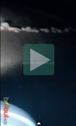 При выезде из села Мураке неизвестные перекрыли дорогу, выставив камни, - читатель <i>(видео)</i>