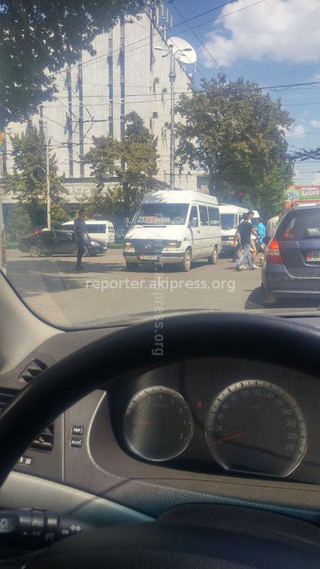 Для принятия мер по образовавшимся пробкам на Киевской-Абдрахманова в УПМ ГУВД Бишкека направлено письмо - мэрия