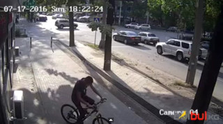 Читатель просит опознать парня, угнавшего его велосипед за 35 тыс. сомов <i>(видео)</i>