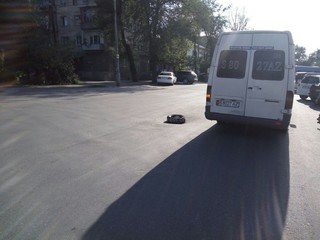 На перекрестке улиц Токтогула и Молодой Гвардии образовалась яма, - читатель <i>(фото)</i>