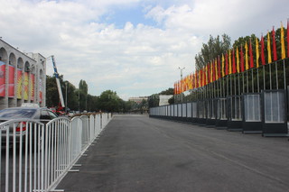 На площади «Ала-Тоо» полным ходом идет подготовка к празднованию Дня независимости Кыргызстана <i>(фото)</i>