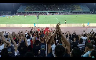 Видео — Как болельщики сборной Кыргызстана по футболу поддерживали игроков