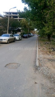 Когда доделают тротуар в мкр Тунгуч вдоль ряда домов? - читатель (фото)