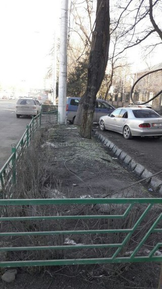Лежащие на земле кабеля интернет-провайдера напротив Госрегистра убраны, - мэрия