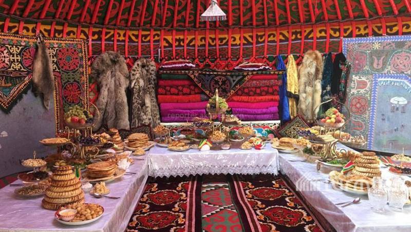 Шкура снежного барса в юрте на Кырчыне. Это законно?