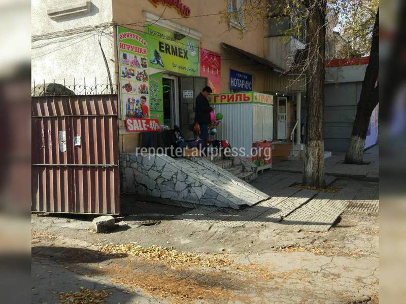 Законно ли появился павильон по продаже кур-гриль на улице Московской?