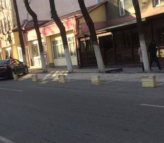 Законно ли загораживать муниципальную парковку? - читатель (фото, видео)