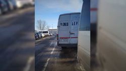 На ул.Огонбаева «Спринтер» припарковали на проезжей части дороги. По Carcheck за ним числятся штрафы