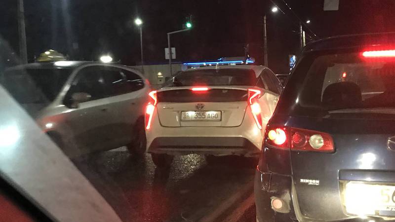 «Тойота» создала аварийную ситуацию, выехав на встречную полосу. Фото