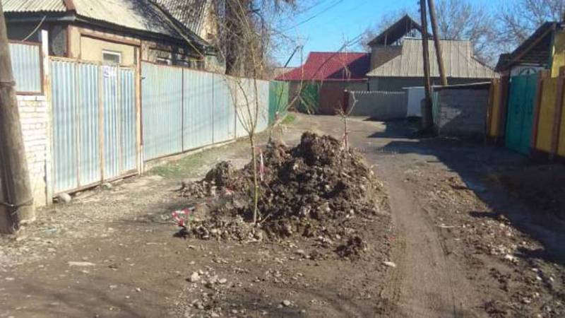 Горожанин просит устранить утечку водопроводной сети в переулке Чкалова в Кара-Балте