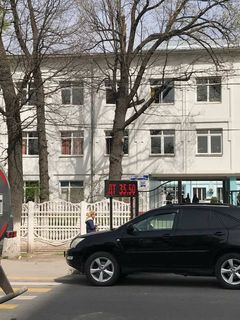 Почему на инфотабло около столичной школы №70 показывают цену на дизель? - житель