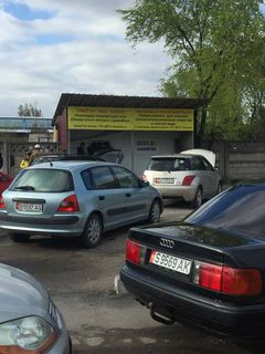 В пункте проверки номера двигателя авто при ГРС образовалась очередь (фото, видео)
