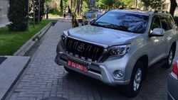 «Тойота» с дипномерами припарковалась на тротуаре, - очевидец. Фото
