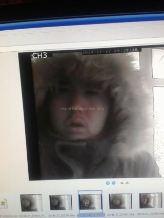 Вор украл картину кыргызского художника из подъезда в новом доме по Исанова, может кто-нибудь его опознает, - читатель <b>(видео,фото)</b>