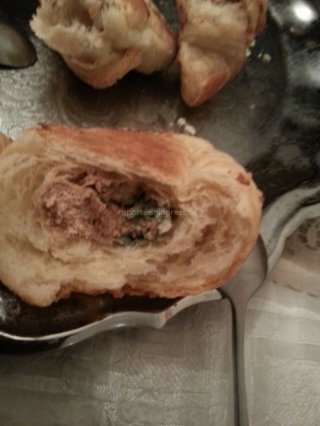 Круассаны компании «Элита» из магазина «Юг» в 8 микрорайоне были с плесенью, и одного из наших гостей стошнило, читатель <b>(фото)</b>