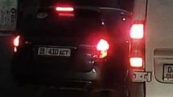 «Субару» выехал на встречку на ул.Ахунбаева. Видео «Субару» выехал на встречку на ул.Ахунбаева. Видео