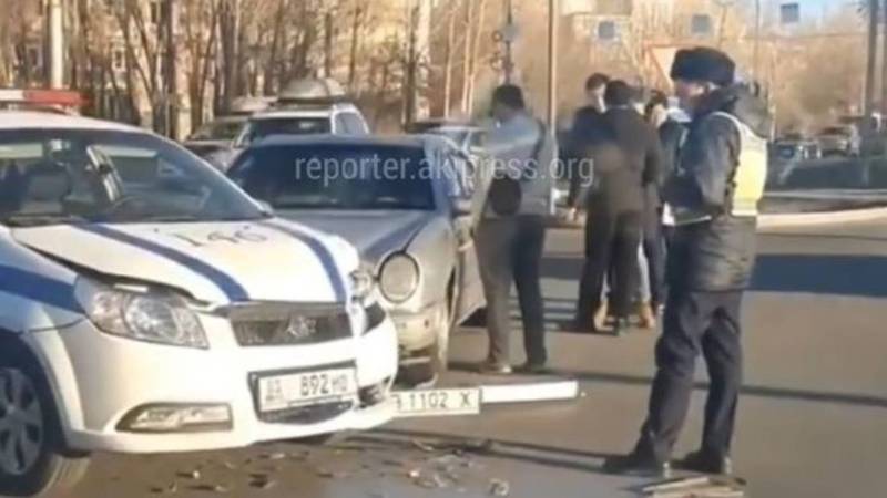 На Южной магистрали «Мерседес» врезался в машину УПСМ