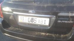 Водитель «Субару» на госномере приклеил цифру 8 поверх 6. Фото Водитель «Субару» на госномере приклеил цифру 8 поверх 6. Фото