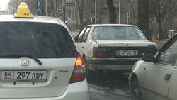 На Боконбаева долгое время стоит бесхозная «Мазда», - горожанин На Боконбаева долгое время стоит бесхозная «Мазда», - горожанин