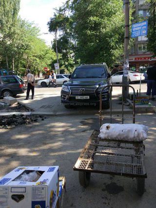 Парковка на пешеходном переходе
