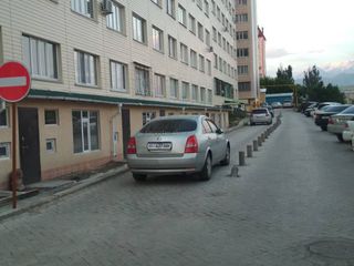 Парковка на тротуаре в мкр Улан-2