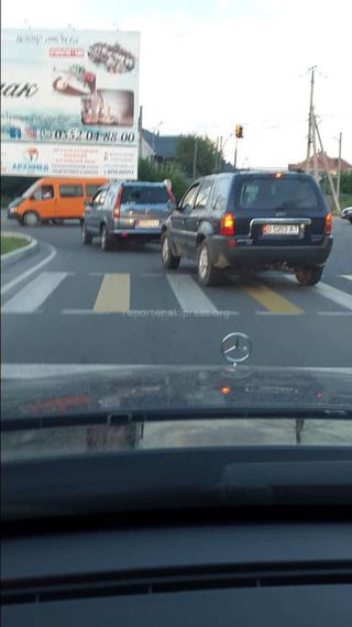 Выезд за стоп-линию и проезд перекрестка на красный сигнал светофора на Южной магистрали-Шабдан Баатыра