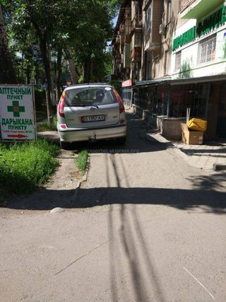 Парковка на тротуаре