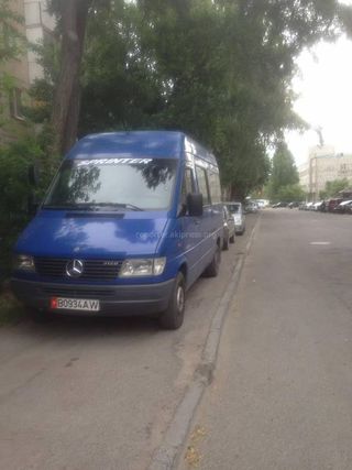 Парковка на тротуаре на ул.Элебаева