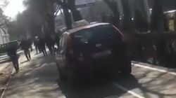 Таксист проехал по тротуару. Видео