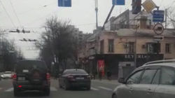 На Манаса «Форд» нарушил правила дорожного движения. Видео