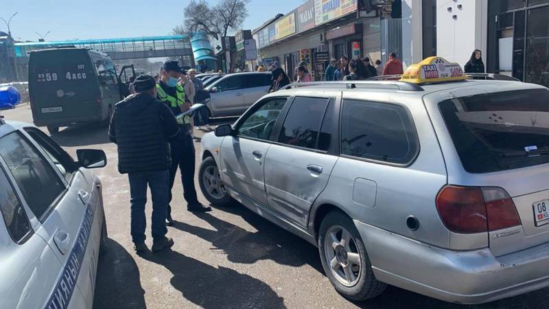 УПСМ устранила беспорядочную парковку возле Аламединского рынка. Фото