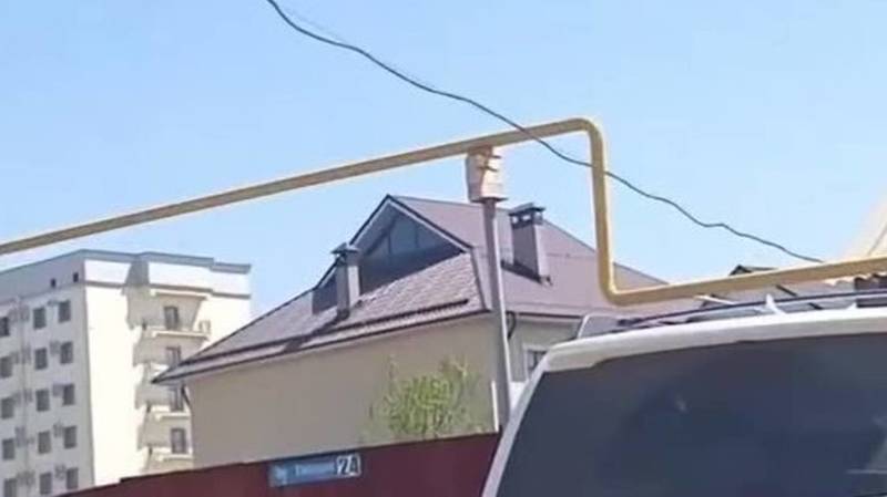 Горожанин самовольно увеличил высоту газопроводных труб. Видео