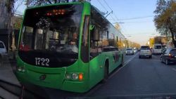 Троллейбус создал аварийную ситуацию на Советской. Фото и видео