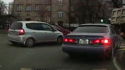 На Матросова «Фит» повернул со второго ряда. Видео На Матросова «Фит» повернул со второго ряда. Видео