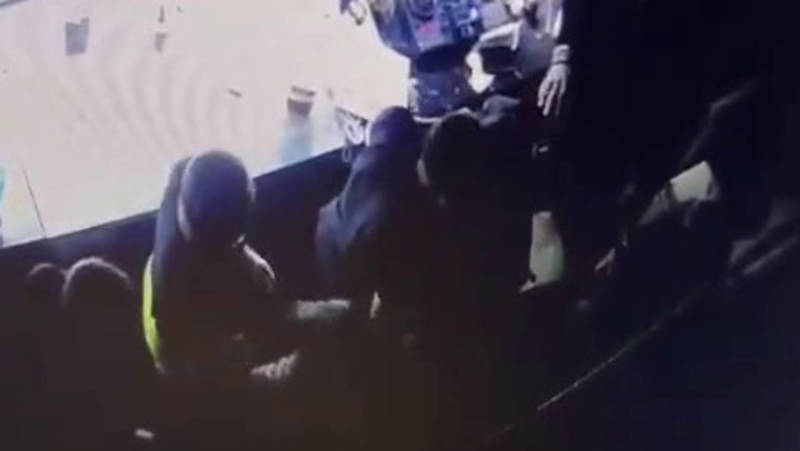 В «Империи пиццы» избили двух студентов из Пакистана. Видео