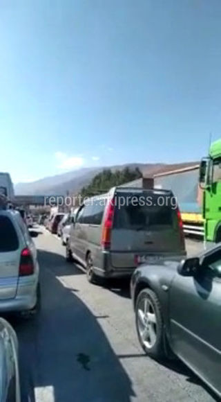 Читатель жалуется на очереди на КПП «Сосновка» (видео)