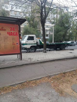 Эвакуатор сам припаркован в неположенном месте <i>(фото)</i>