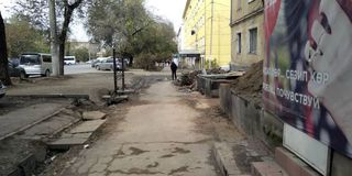 Кирпичи на тротуаре ул.Фучика: Городские службы выдали предписание начальнику УВД Ленинского района