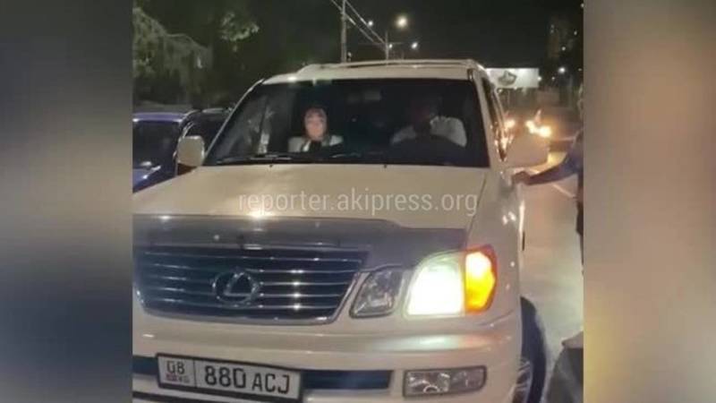 Водитель на Lexus LX470 сбежал с места ДТП