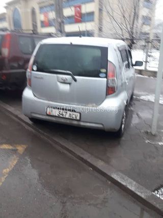 «Доска позора». Остановку городской больницы №1 превратили в парковку