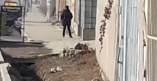 Власти Сокулукского района не решили вопрос сноса дома, в который упирается тротуар улицы Кустанайской, - мэрия Бишкека