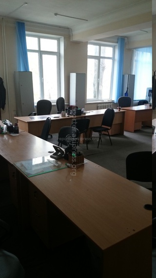 В 15:00 в отделе срочного документирования г.Ош нет сотрудников, и нет бланков анкет, - читатель <b><i>(фото)</i></b>