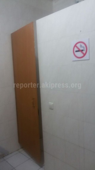 ЦОН отвечает на обращение гражданина по поводу очереди при получении фотоуслуг и нерабочей уборной комнаты