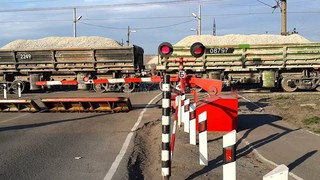 Читатель просит изменить расписание движения поезда, так как каждый день в 17:40 затрудняется движение по улице Некрасова