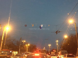 Читатель недоволен светодиодными снежинками в Бишкеке <b><i>(фото)</i></b>