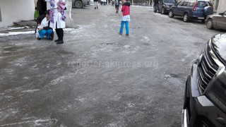 «Тазалык» направил спецтехнику в Нацгоспиталь для ликвидации гололеда