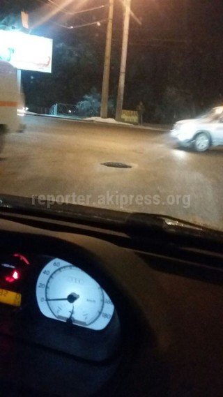 Читатель прислал фото открытого люка на ул.Малдыбаева-Ахунбаева