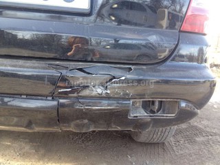 В 4 мкр неизвестный водитель врезался в задний бампер машины Mercedes и скрылся с места происшествия