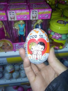 Почему на прилавках с детской продукцией, продаются шоколадки с фантиками, на которых изображены голые персонажи? - читатель (фото) Почему на прилавках с детской продукцией, продаются шоколадки с фантиками, на которых изображены голые персонажи? - читатель (фото)